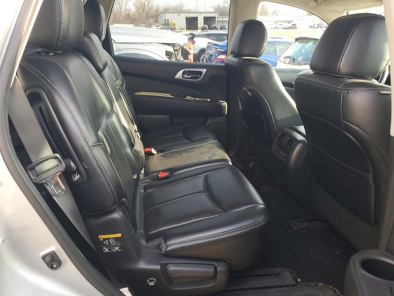 2017 Nissan Pathfinder s