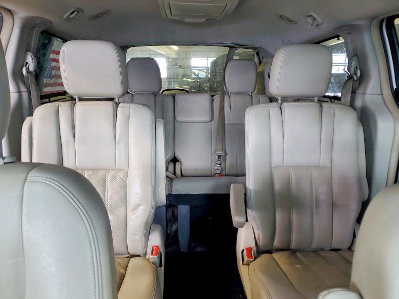 2011 Chrysler Town & Country Touring l