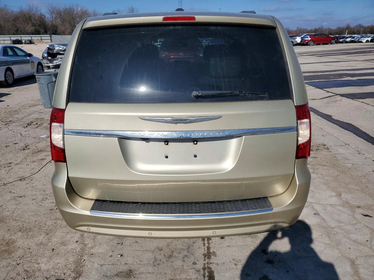 2011 Chrysler Town & Country Touring l