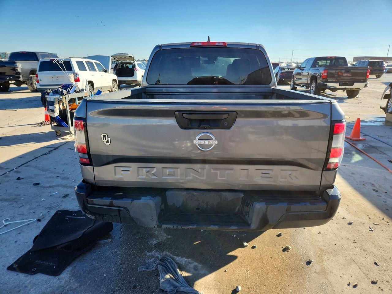 2022 Nissan Frontier s