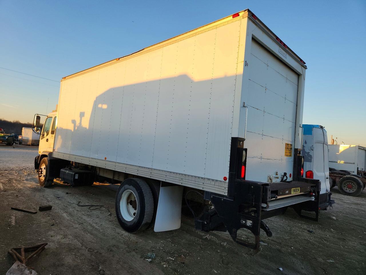 2009 Isuzu T7F Refrigerated BOX Truck
