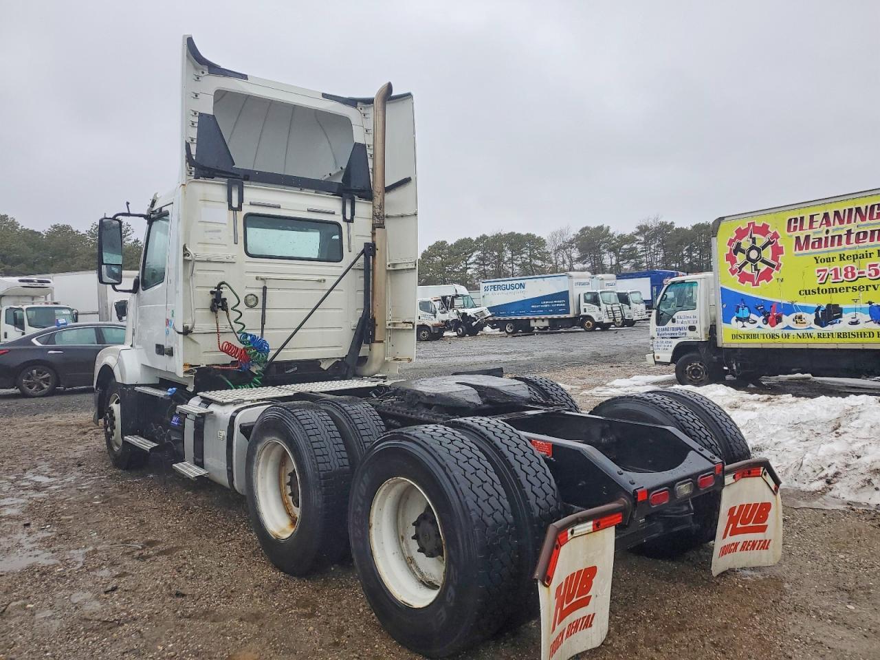 2013 Volvo VNL Semi Truck
