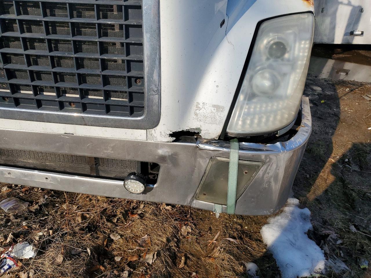 2006 Volvo VNL Semi Truck