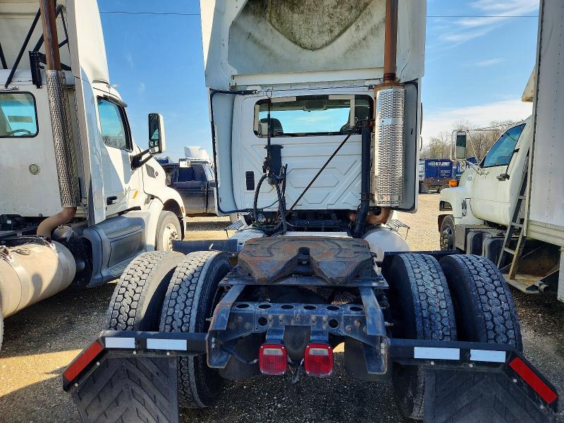 2011 International 8600 Semi Truck