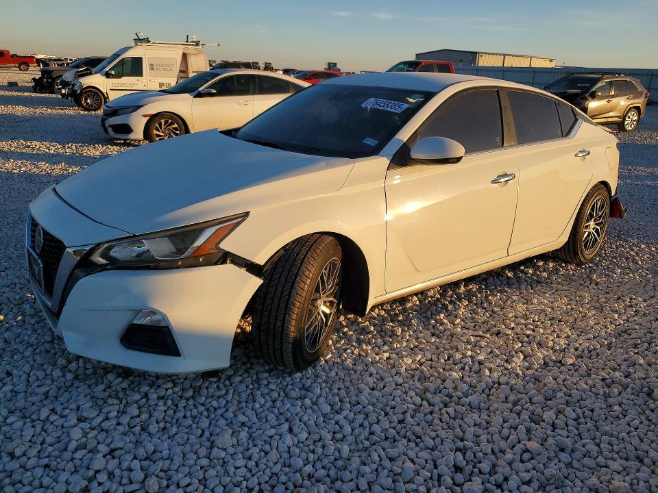 2020 Niss Altima s