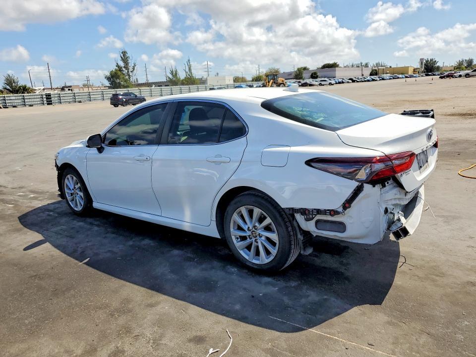 2024 Toyota Camry le