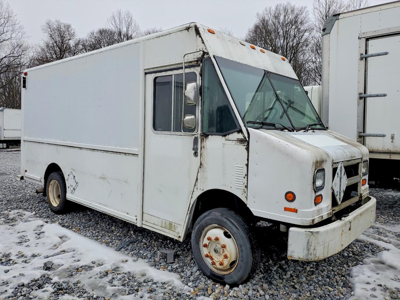 1999 Freightliner MT45 Delivery Truck