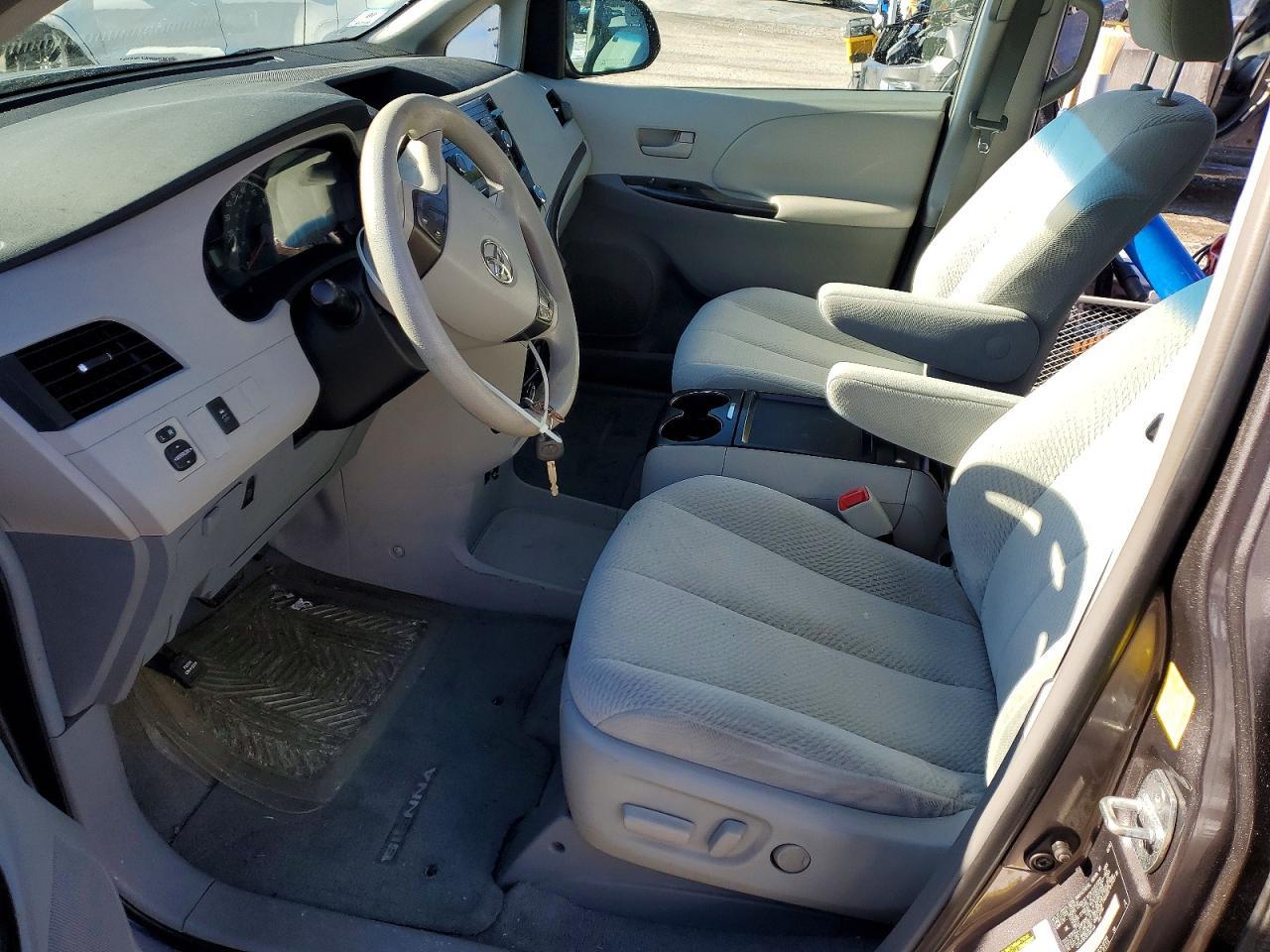 2011 Toyota Sienna le