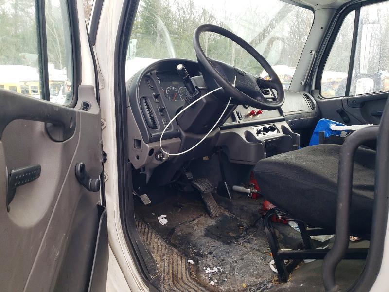 2012 Freightliner Business Class M2 BOX Truck