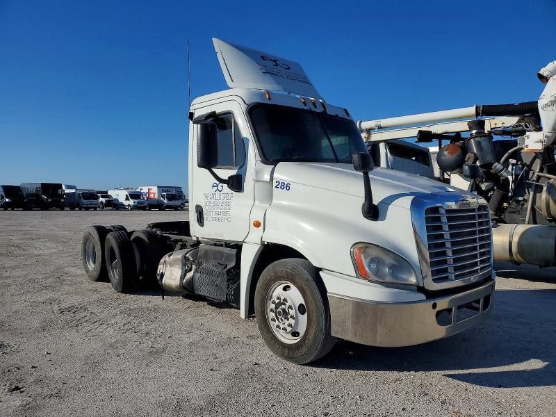 2016 Freightliner Cascadia 125 Semi Truck
