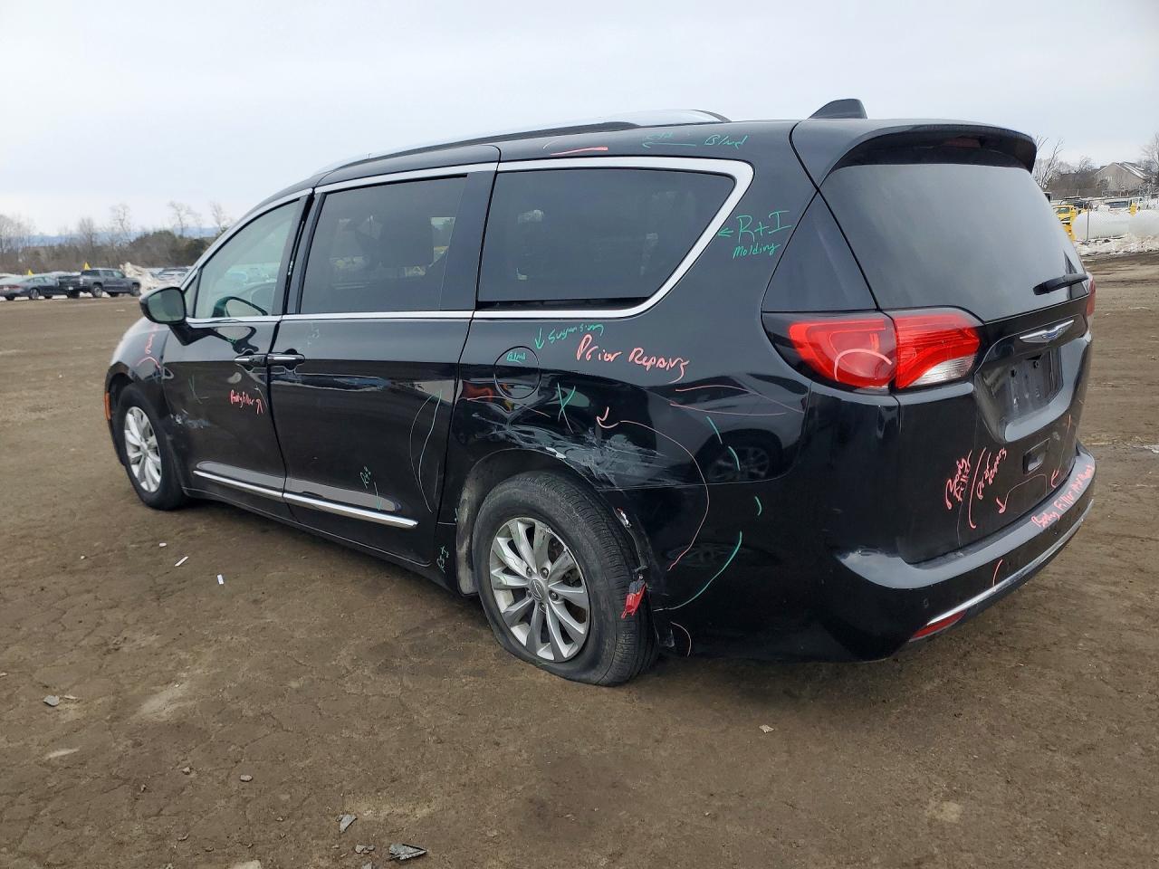 2018 Chrysler Pacifica Touring l