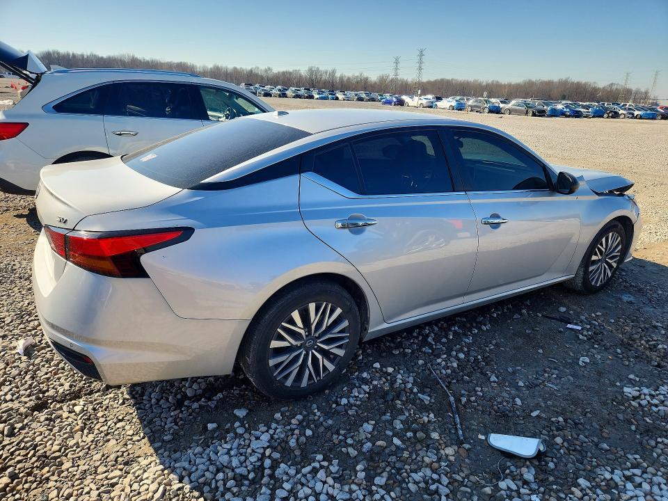 2024 Nissan Altima sv