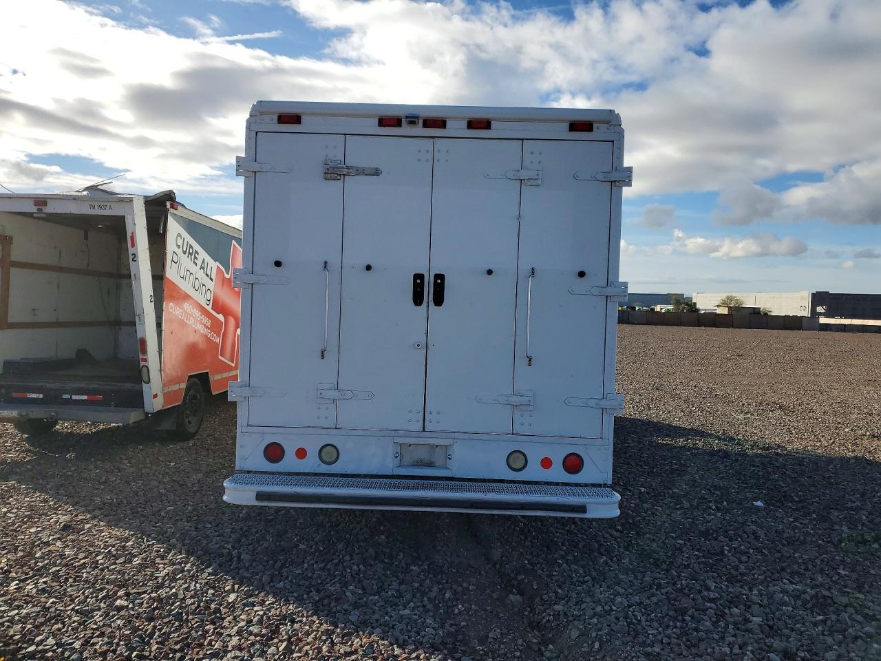 2003 Ford E450 Delivery Truck