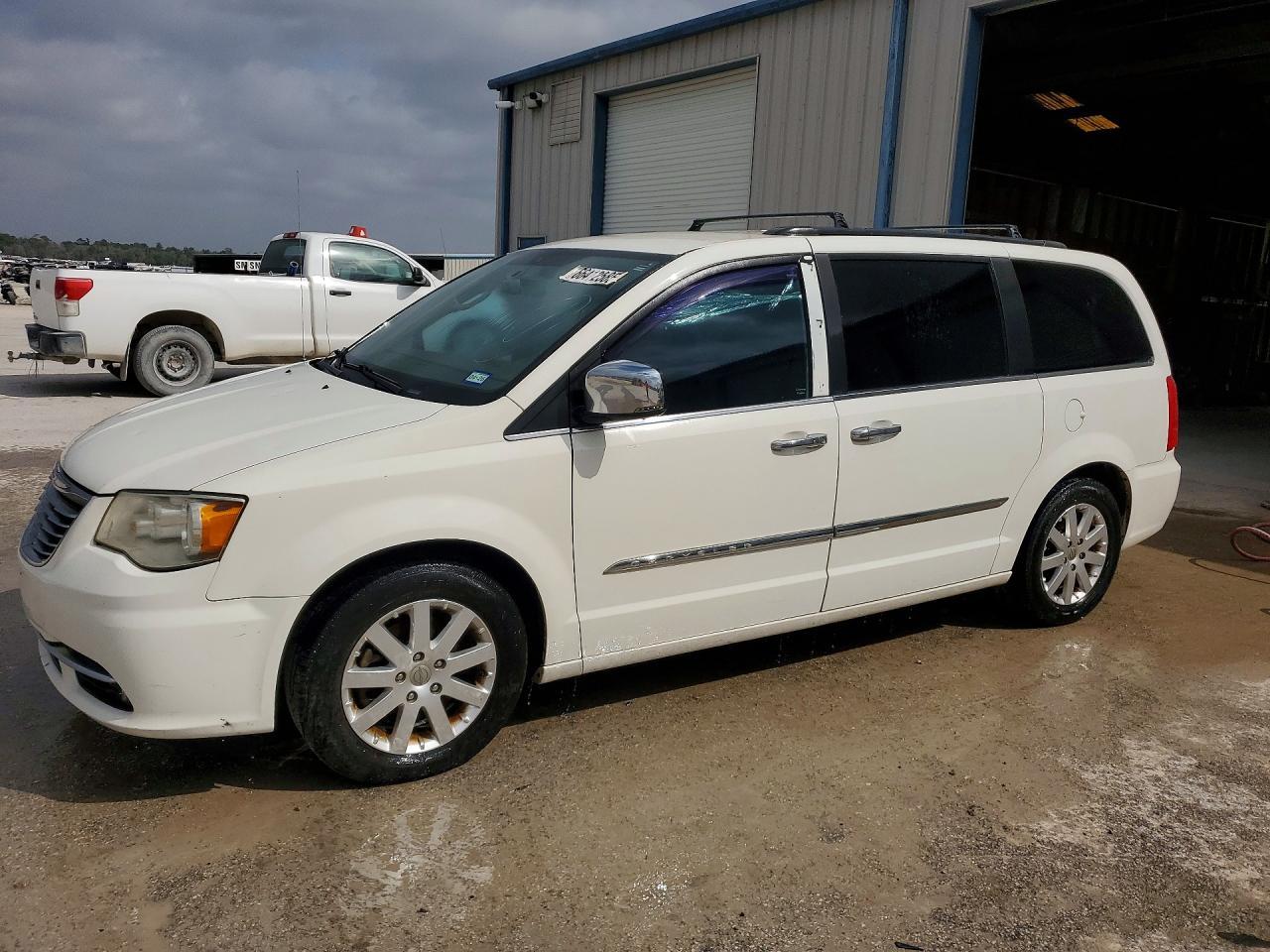 2012 Chrysler Town & Country Touring l