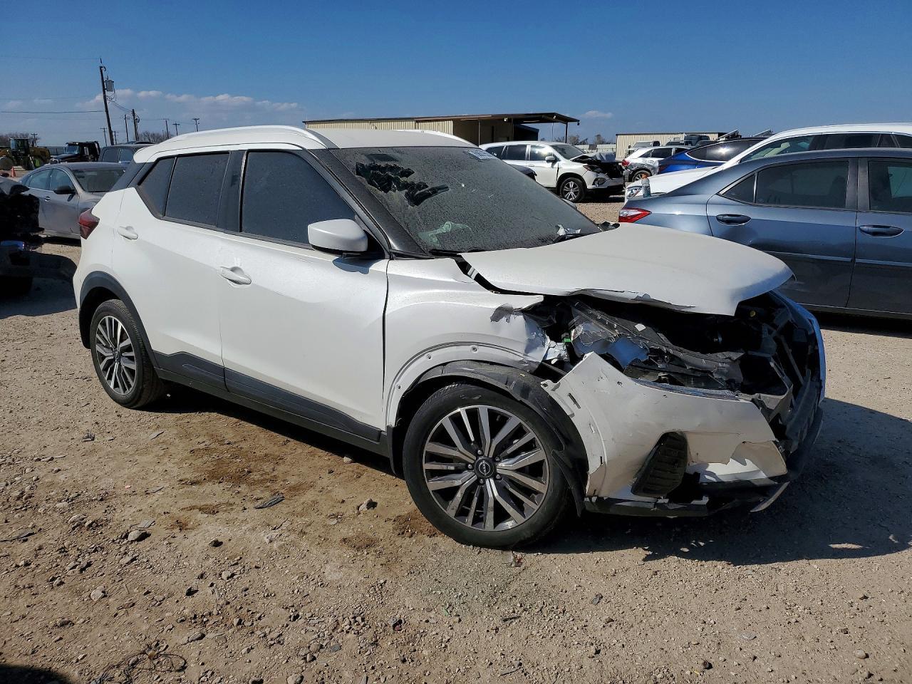 2022 Nissan Kicks sv