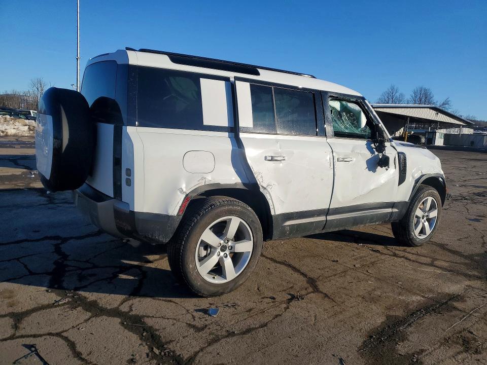 2026 Land Rover Defender 110 s