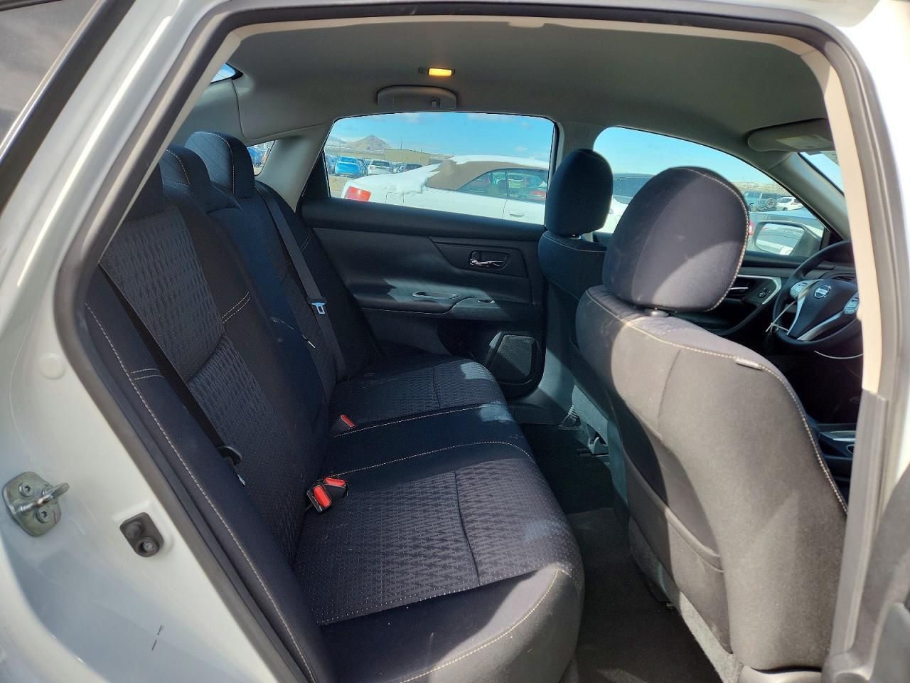 2016 Niss Altima 2.5 s