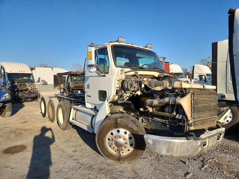 2000 Sterling 2000 Sterling L9522 Truck Cab AND Chassis