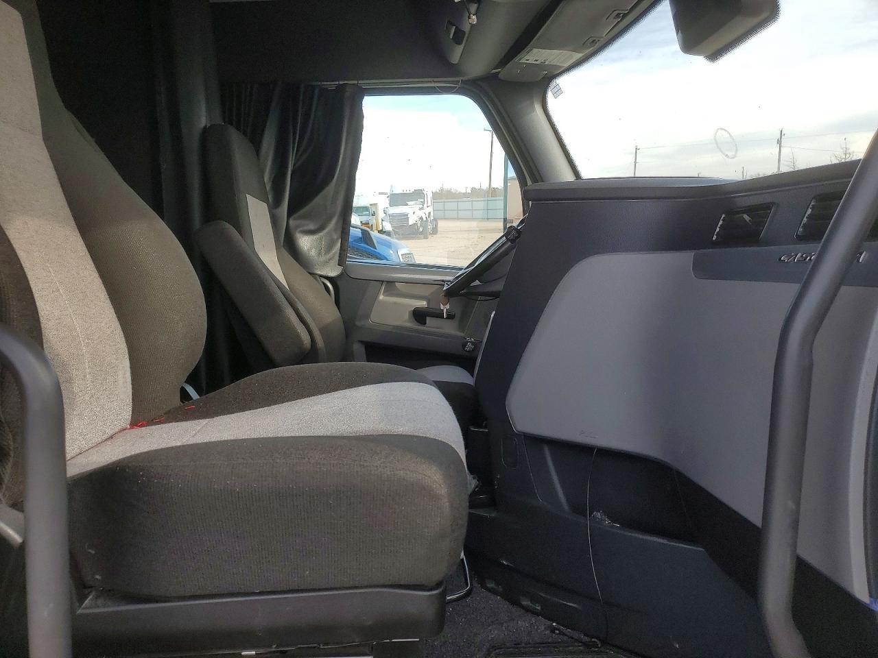 2021 Freigliner 2021 Freightliner Cascadia 126 Semi Truck