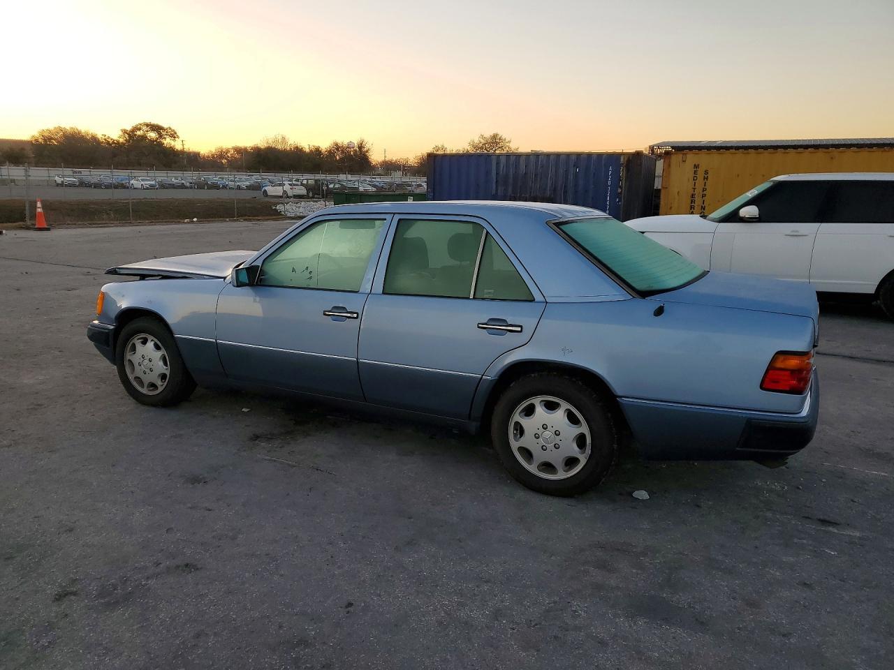 1992 Mercedes-Benz 400 e