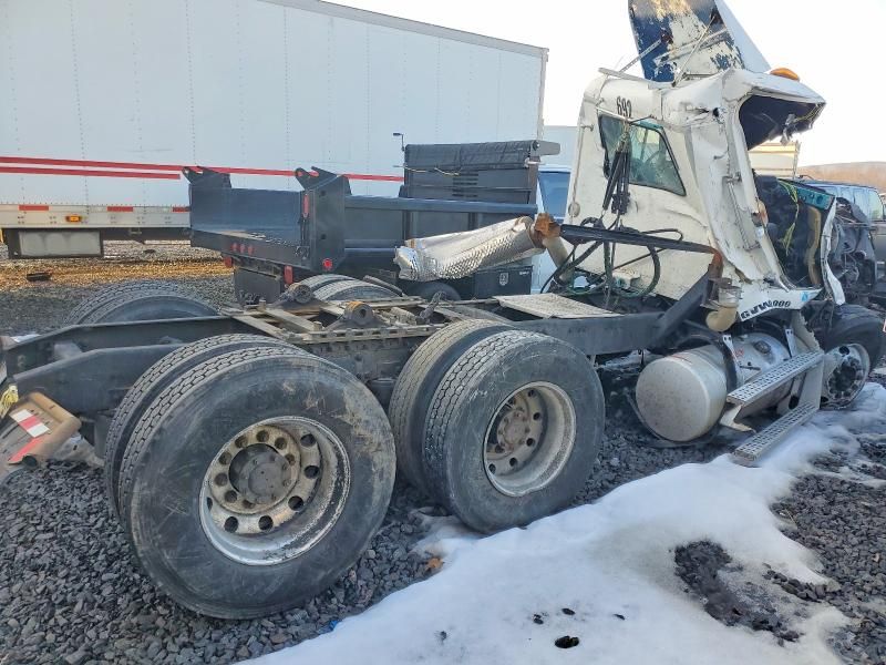 2003 Freightliner Convention-trailer Other