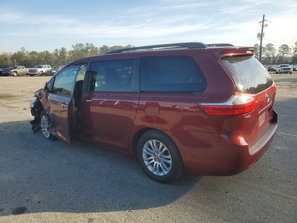 2015 Toyota Sienna xle 8-passenger