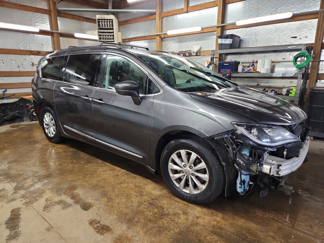 2018 Chrysler Pacifica Touring l