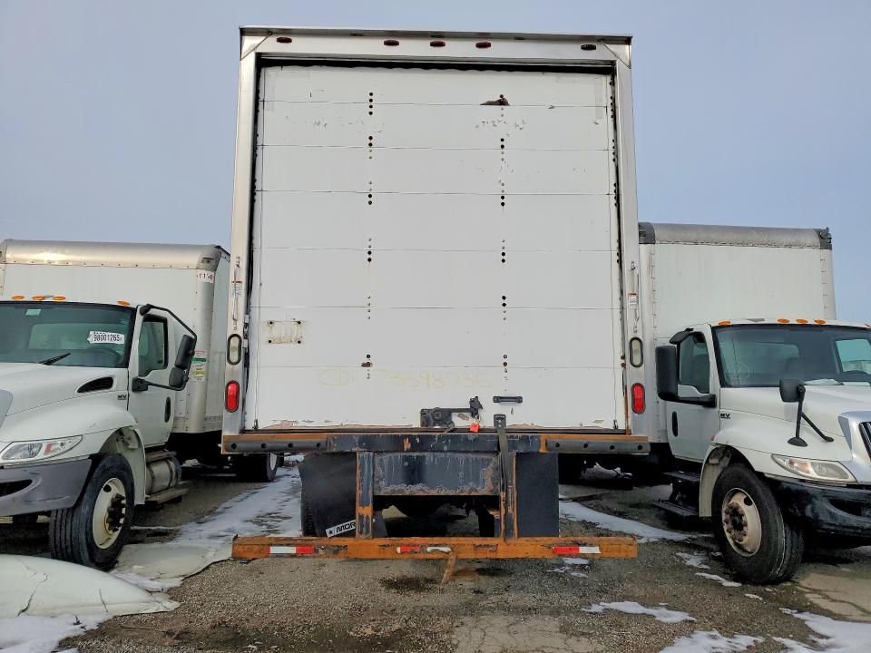 2017 Freightliner Business Class M2 BOX Truck