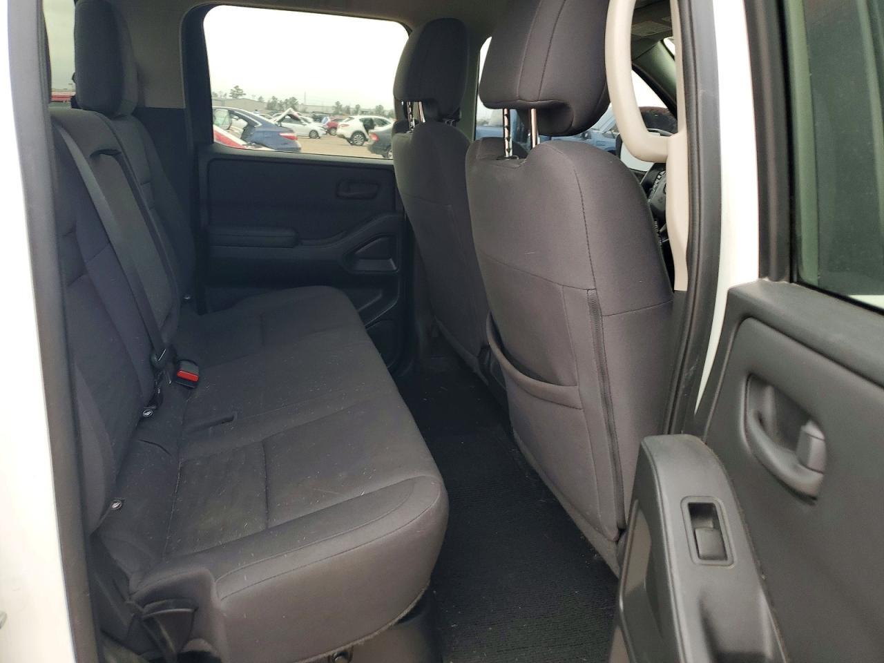 2022 Nissan Frontier s
