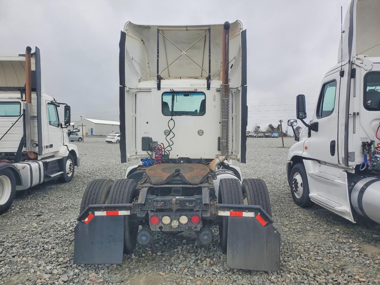 2015 Kenworth T680 Semi Truck