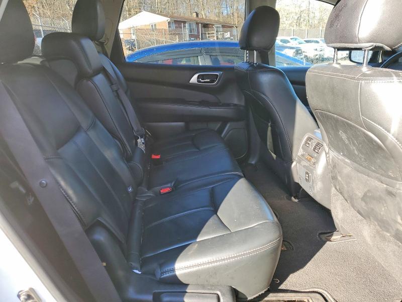 2016 Nissan Pathfinder sl