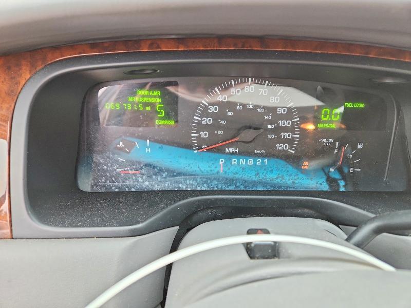 2002 Lincoln Town car Signature