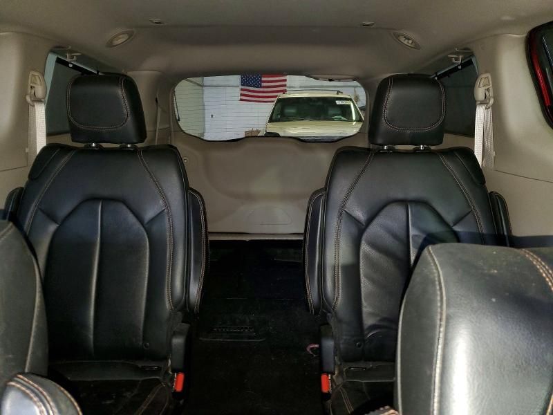 2017 Chrysler Pacifica Touring l