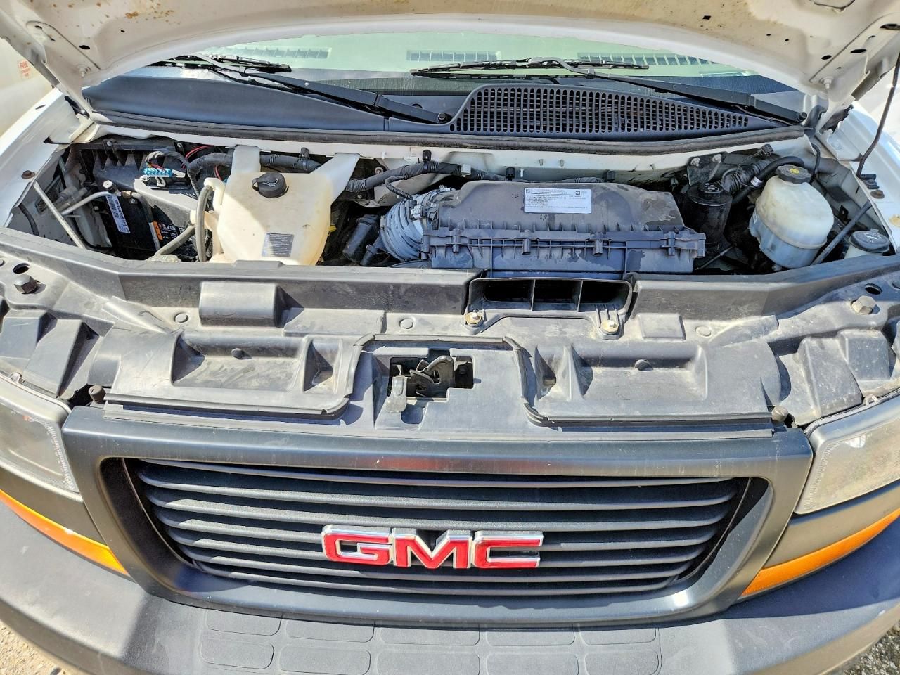 2021 GMC Savana BOX Truck