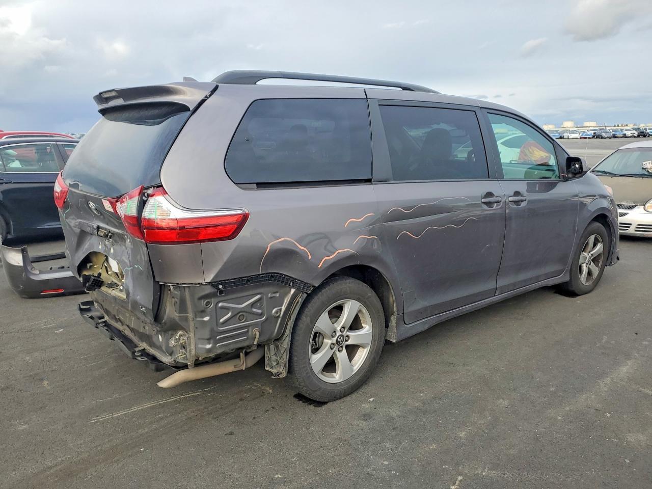 2018 Toyota Sienna le