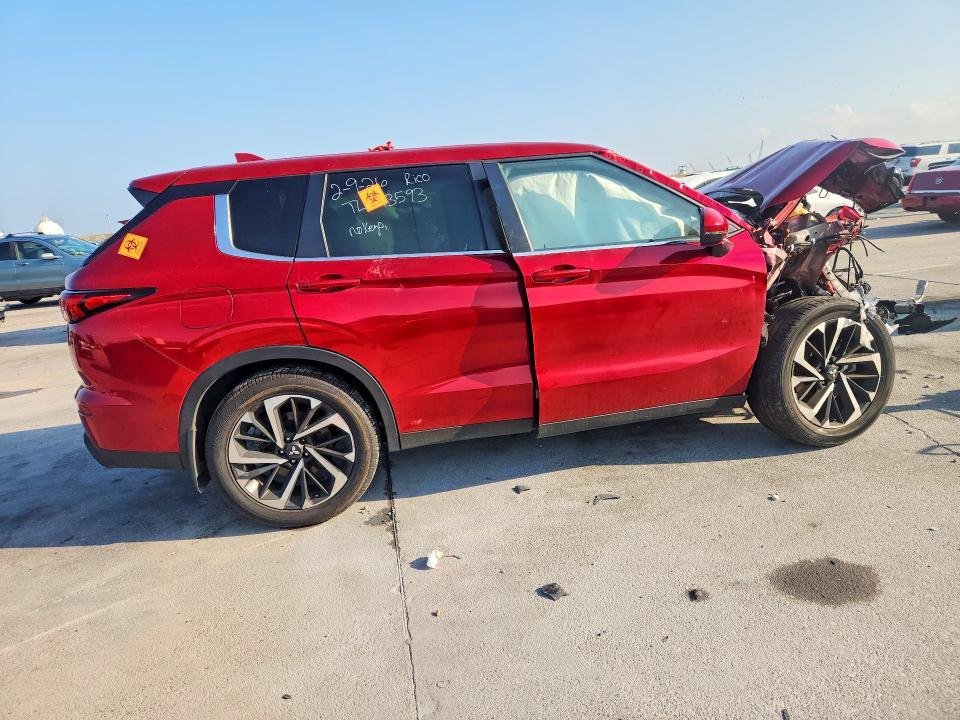 2022 Mitsubishi Outl es