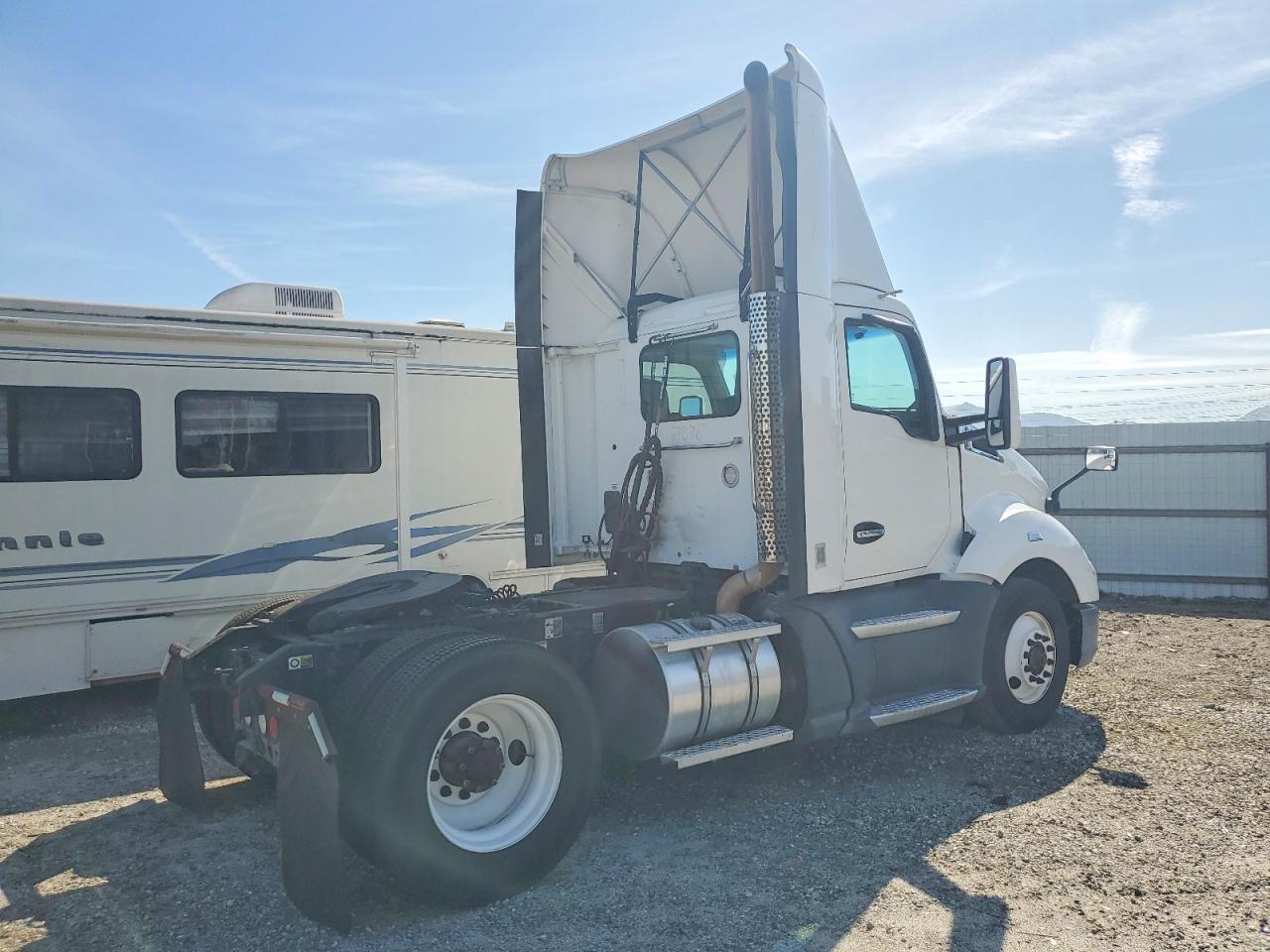 2017 Kenworth Construction T680