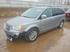 2013 Chrysler Town & Country Touring l