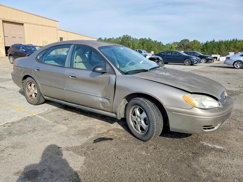 2005 Ford Taurus se