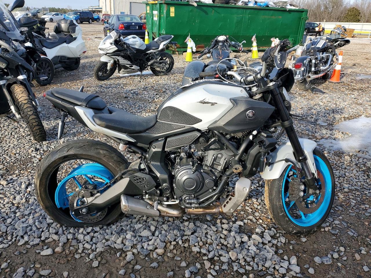 2025 Yama MTN690