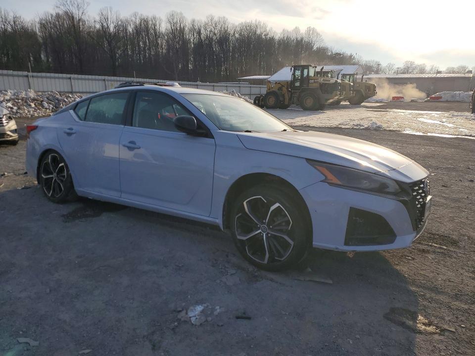 2023 Nissan Altima sr