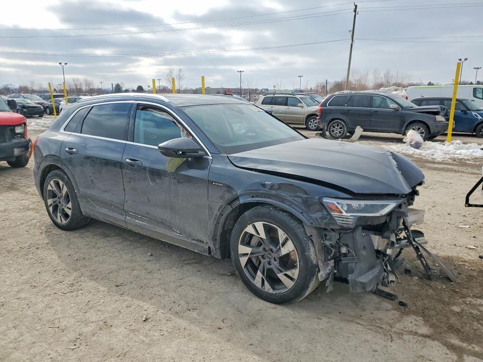 2022 Audi E-tron Premium Plus