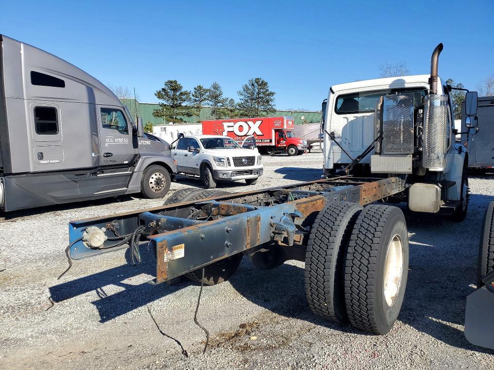 2017 Freightliner Business Class M2 Truck cab Andchassis