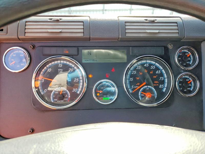 2017 Freigliner 2017 Freightliner Cascadia 125 Semi Truck
