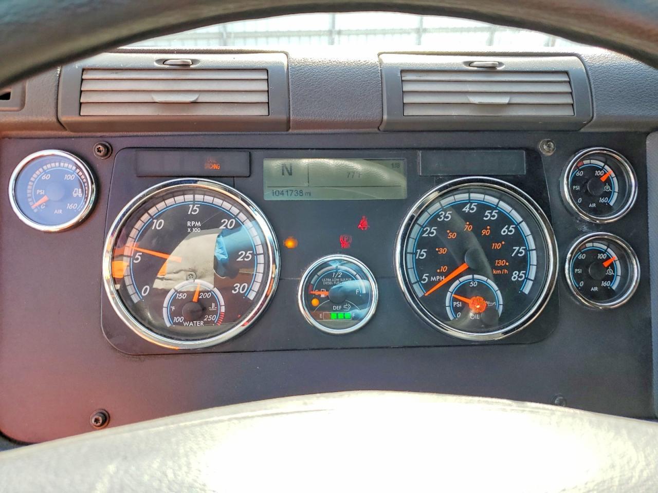 2017 Freigliner 2017 Freightliner Cascadia 125 Semi Truck