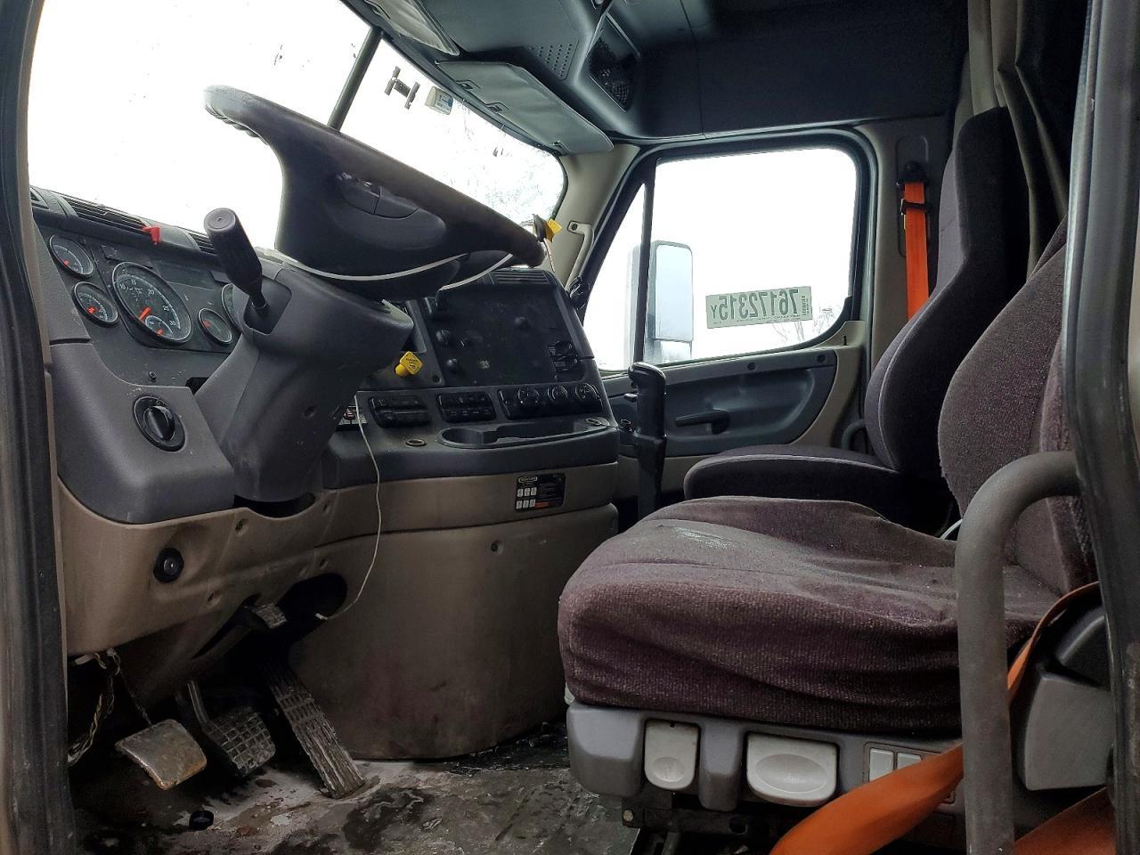 2016 Freigliner 2016 Freightliner Cascadia 1-Semi Truck