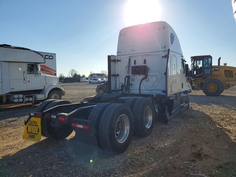 2022 Freigliner 2022 Freightliner Cascadia 116 Semi Truck