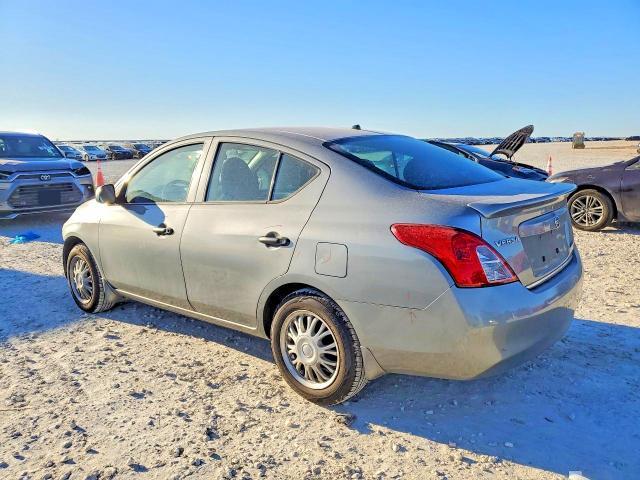 2012 Nissan Versa s