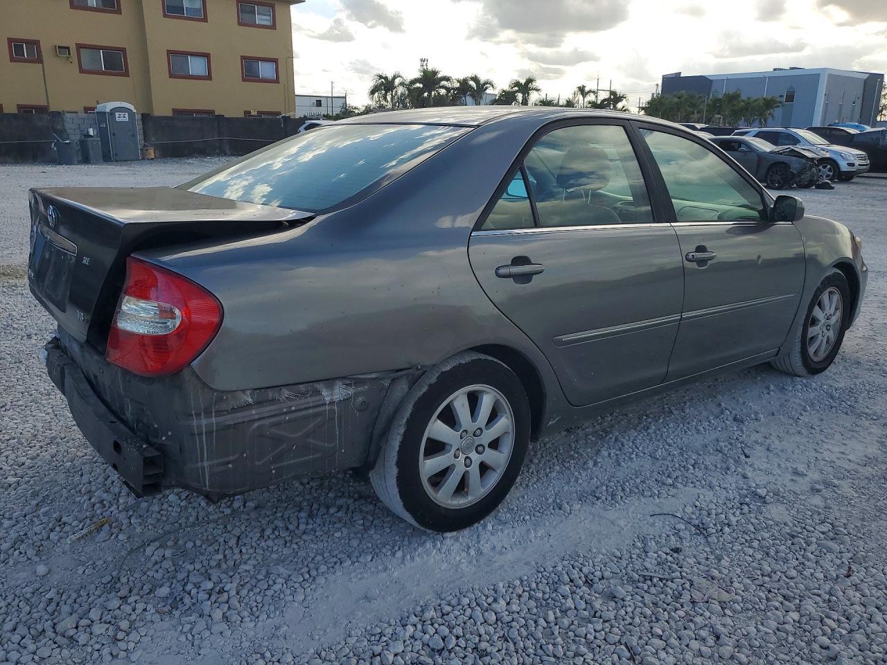2004 Toyota Camry le