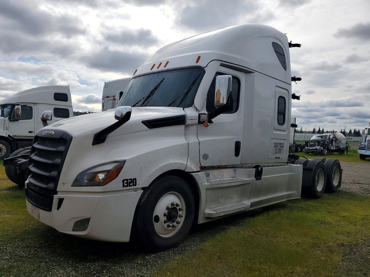 2022 Freigliner 2022 Freightliner Cascadia 126 Semi Truck